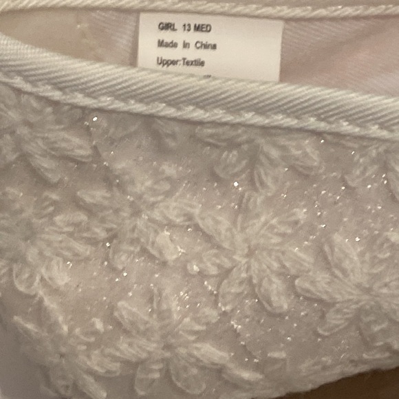 White sparkly toddler girls size 13 dress shoes nwt bow flowers - Picture 10 of 12